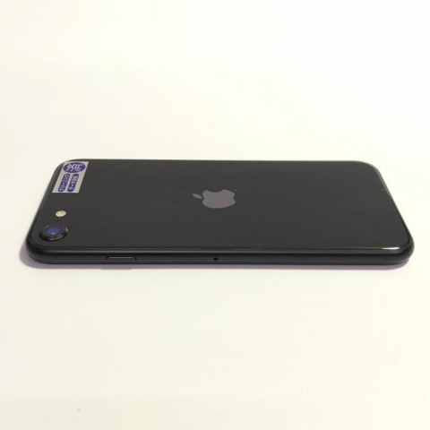 iPhone SE 第2世代 64GB ホワイト au版　SIMロック解除済みスマートフォン/携帯電話